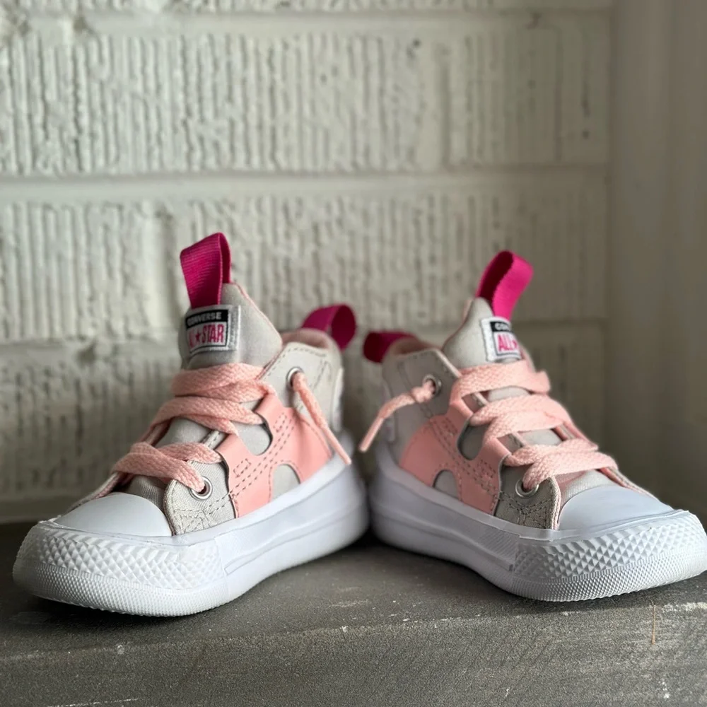Infant Converse Chuck Taylor ultra color block easy on Size 5 Tan/Pink L…